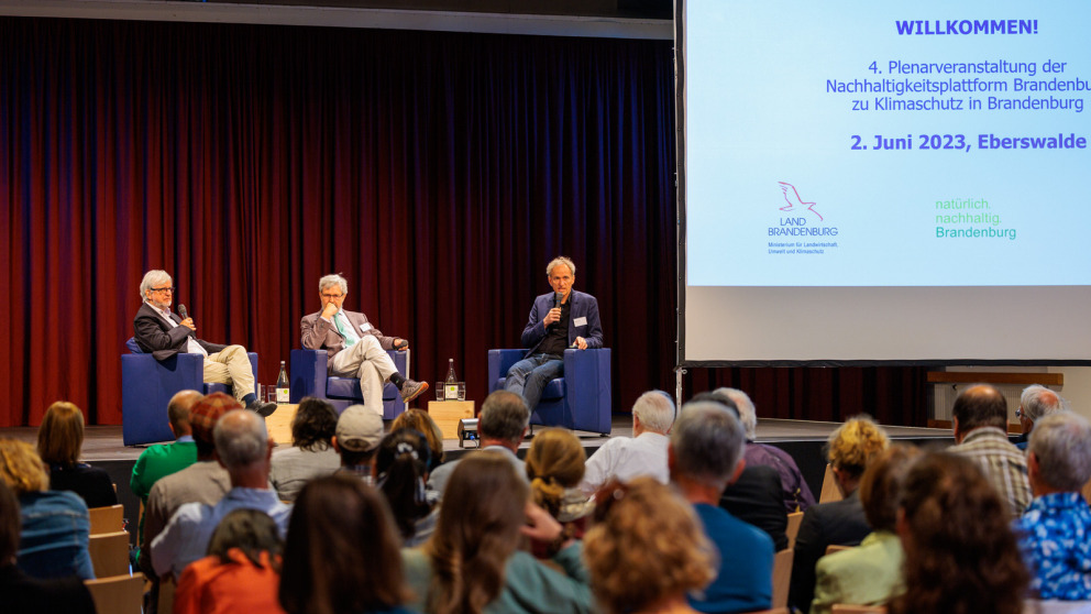 Podiumsdiskussion mit Ortwin Renn (RIFS), Minister Axel Vogel und Bernd Hirschl (IÖW).