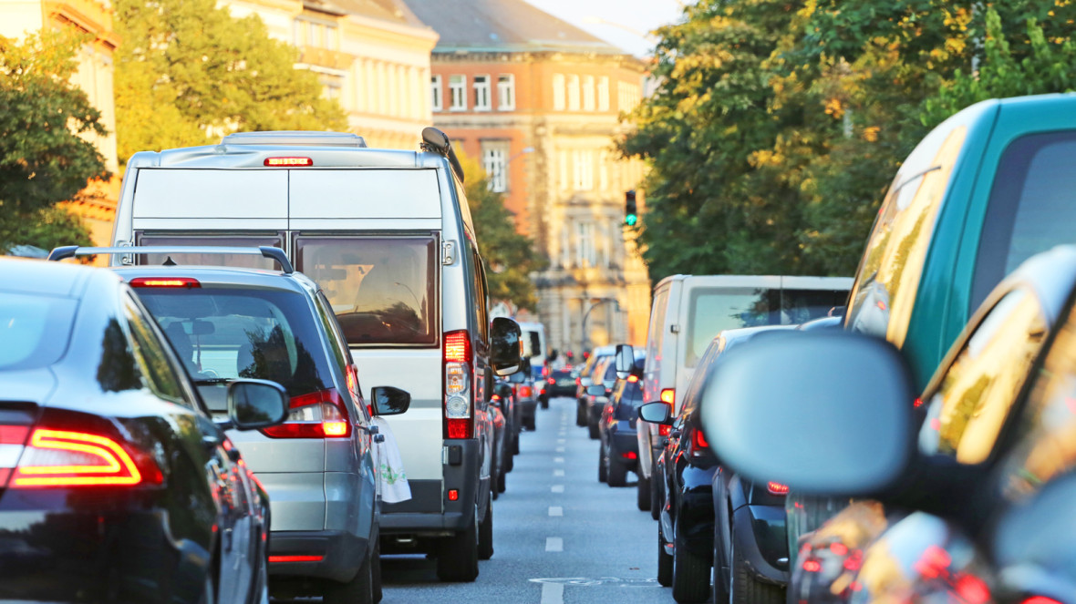 Hauptquelle für Stickstoffoxide, den wichtigsten Ozonvorläufer, ist der Verkehr.